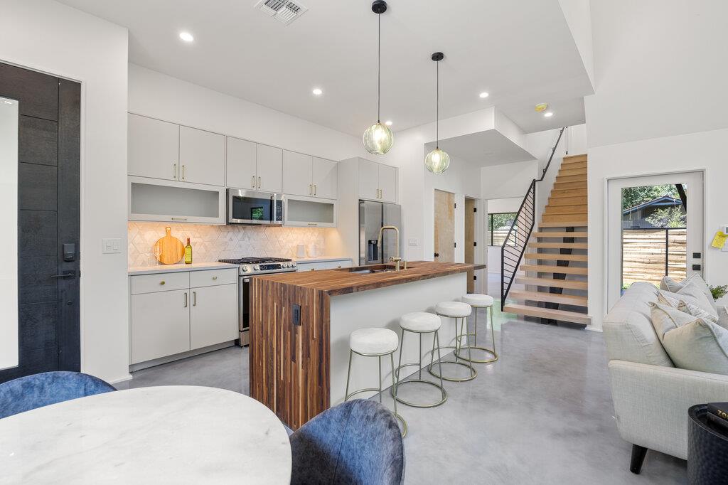 4506 Clawson Road Austin, TX 78745 - Photo 4 of 24 Gallery Image 4