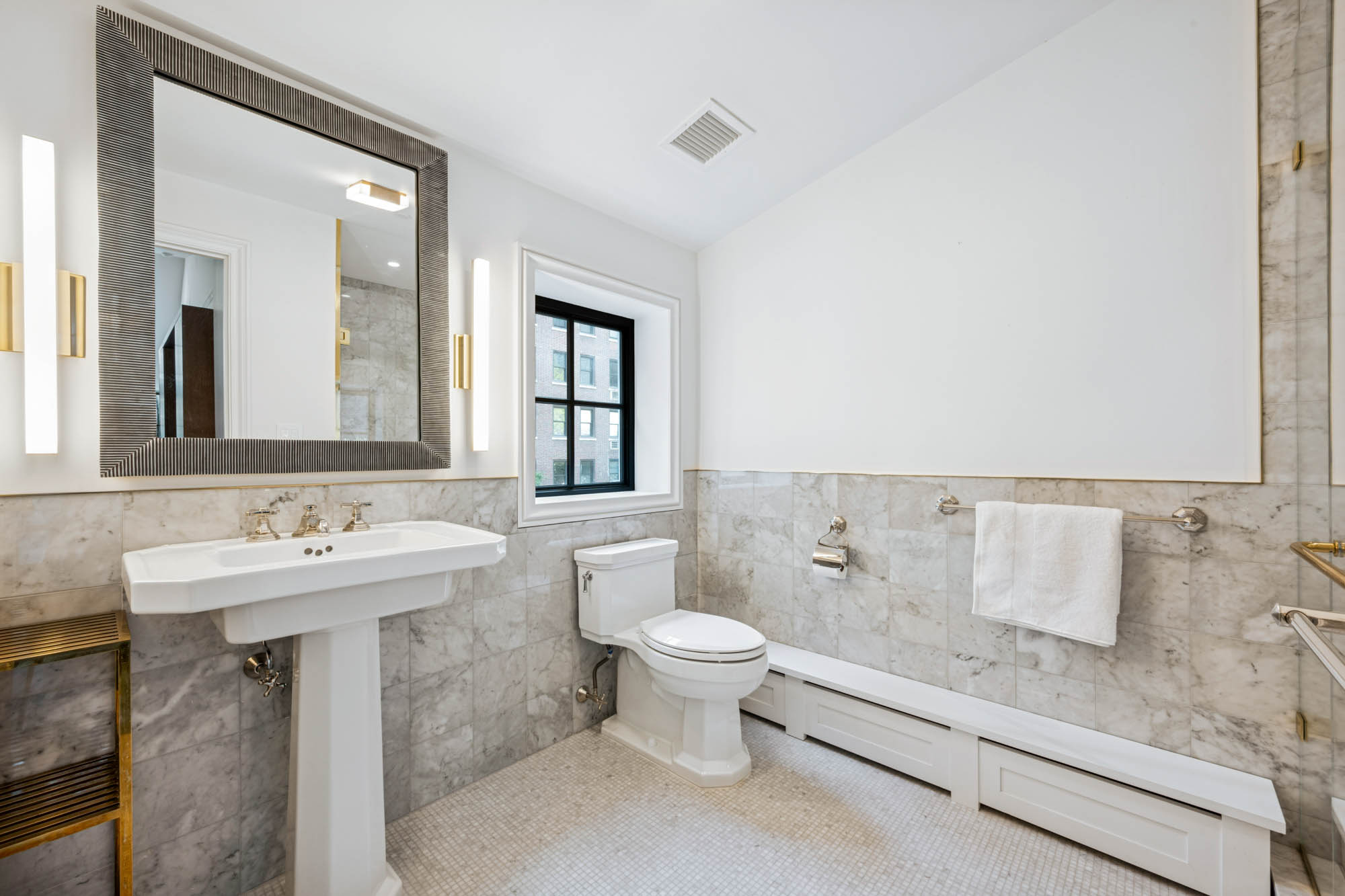241 East 48th Street Manhattan, NY 10017 - Photo 22 of 27