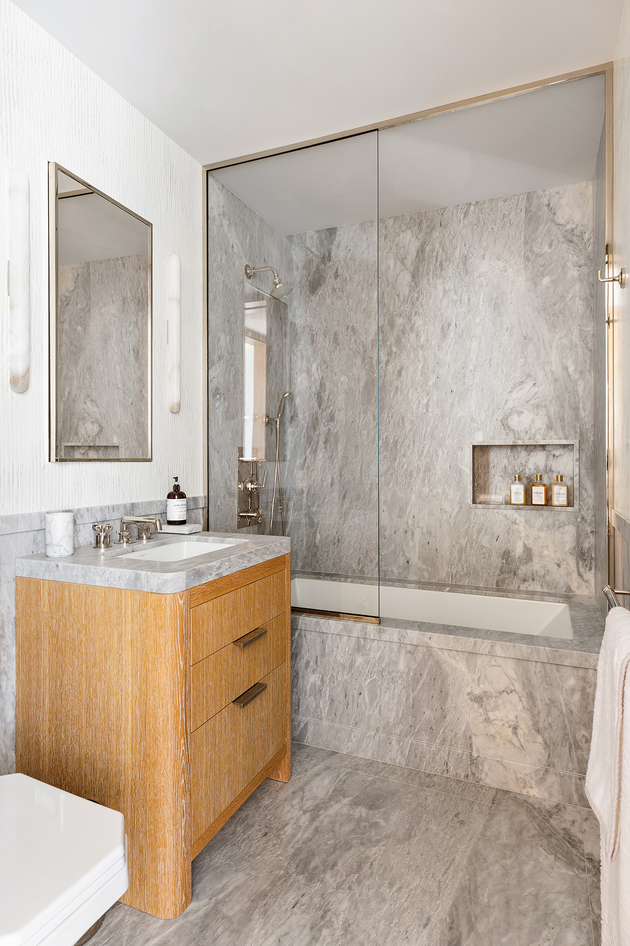 25 Bond Street, Unit PHW Manhattan, NY 10012 - Photo 22 of 34 a bathroom with a bathtub and a sink