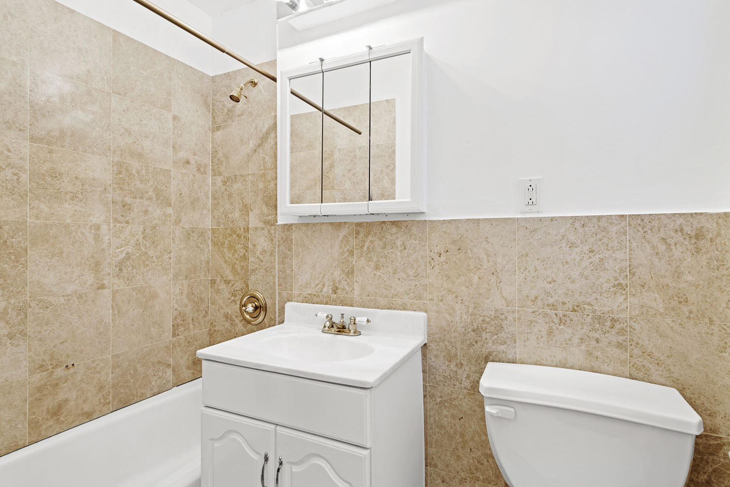 142 East 49th Street, Unit 4D Manhattan, NY 10017 - Photo 4 of 5