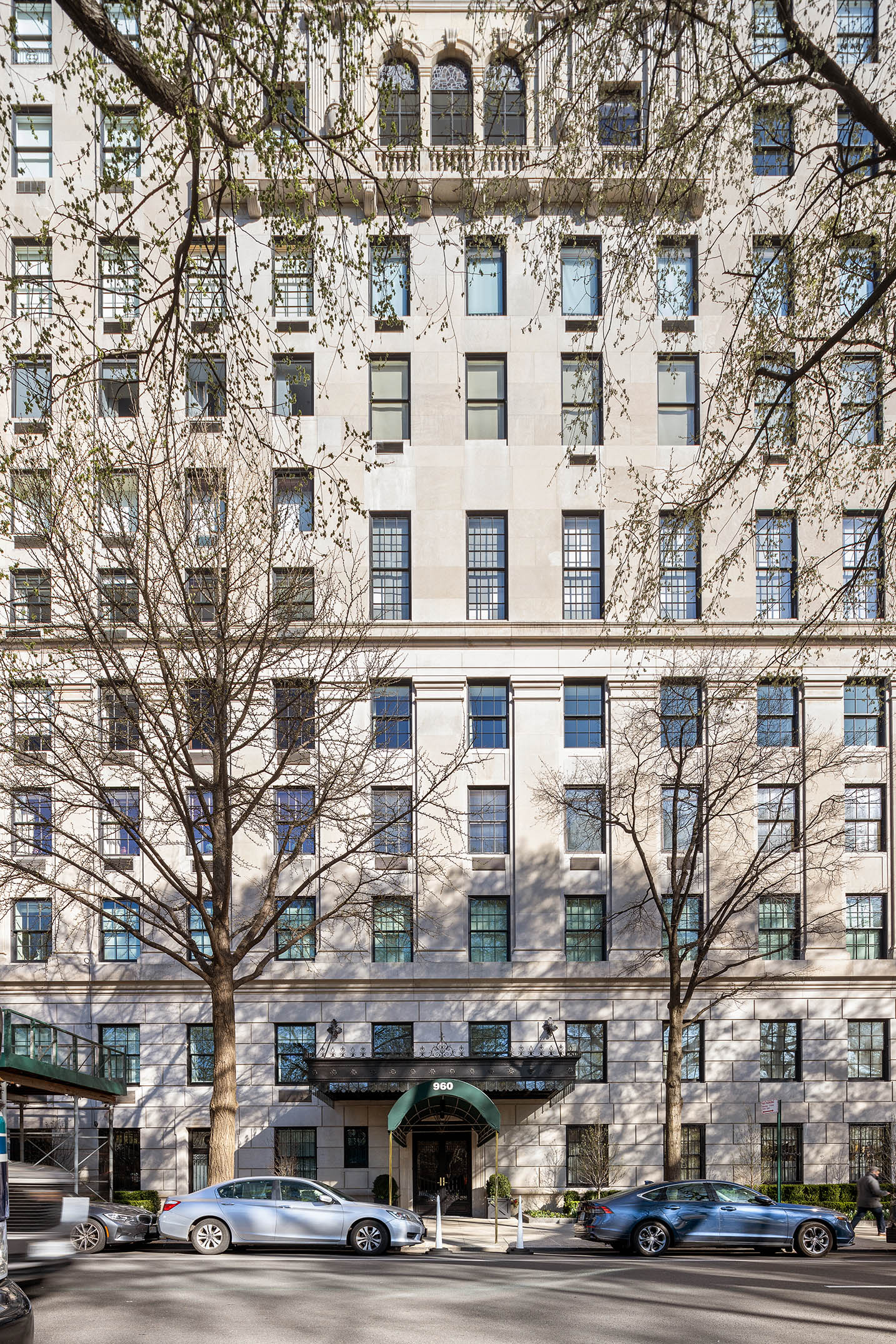 960 5th Avenue, Unit 4A Manhattan, NY 10075 - Photo 16 of 18 front view of a large building