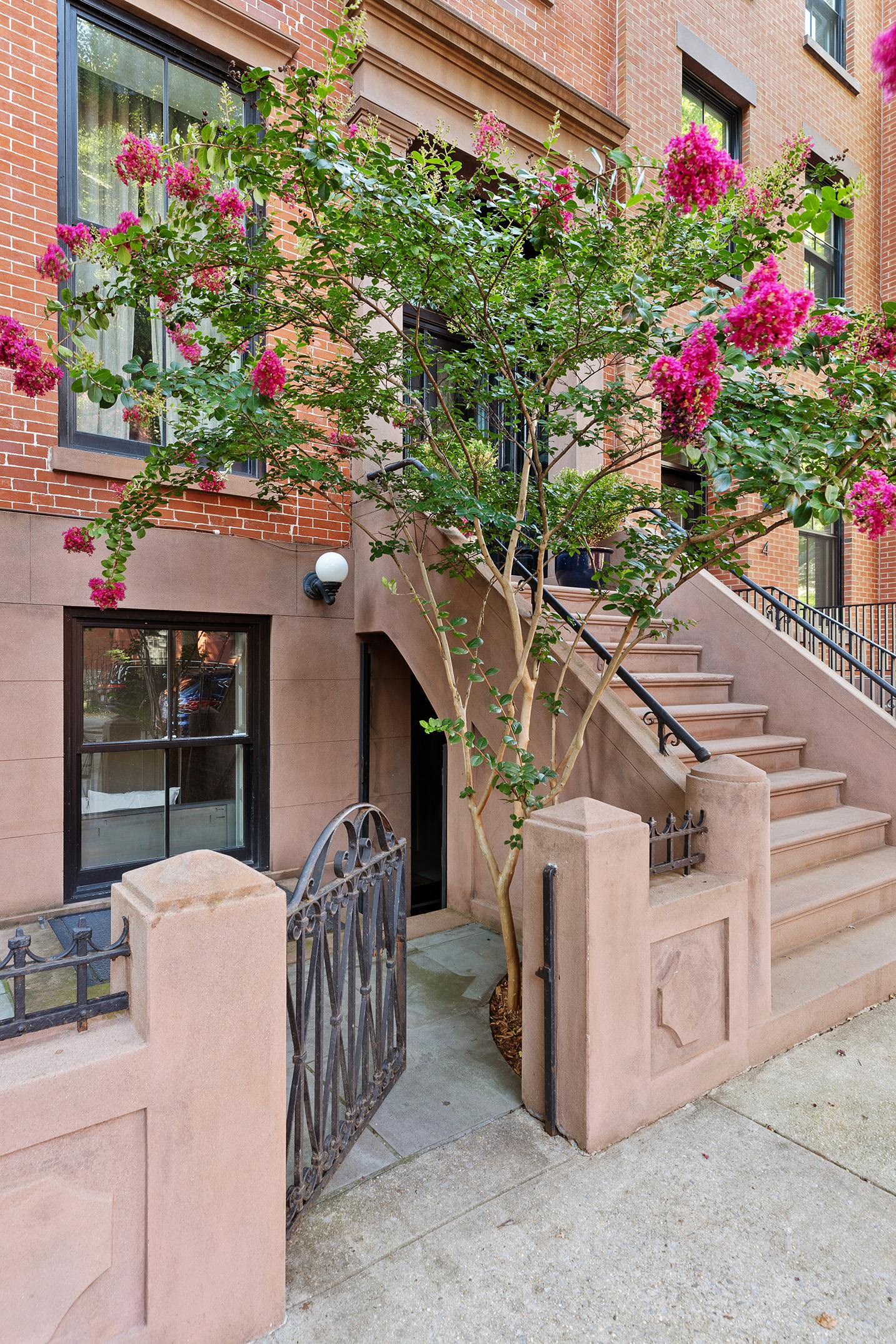 6 Strong Place, Unit GARDEN Brooklyn, NY 11231 - Photo 9 of 10 a view of a house with a flower garden