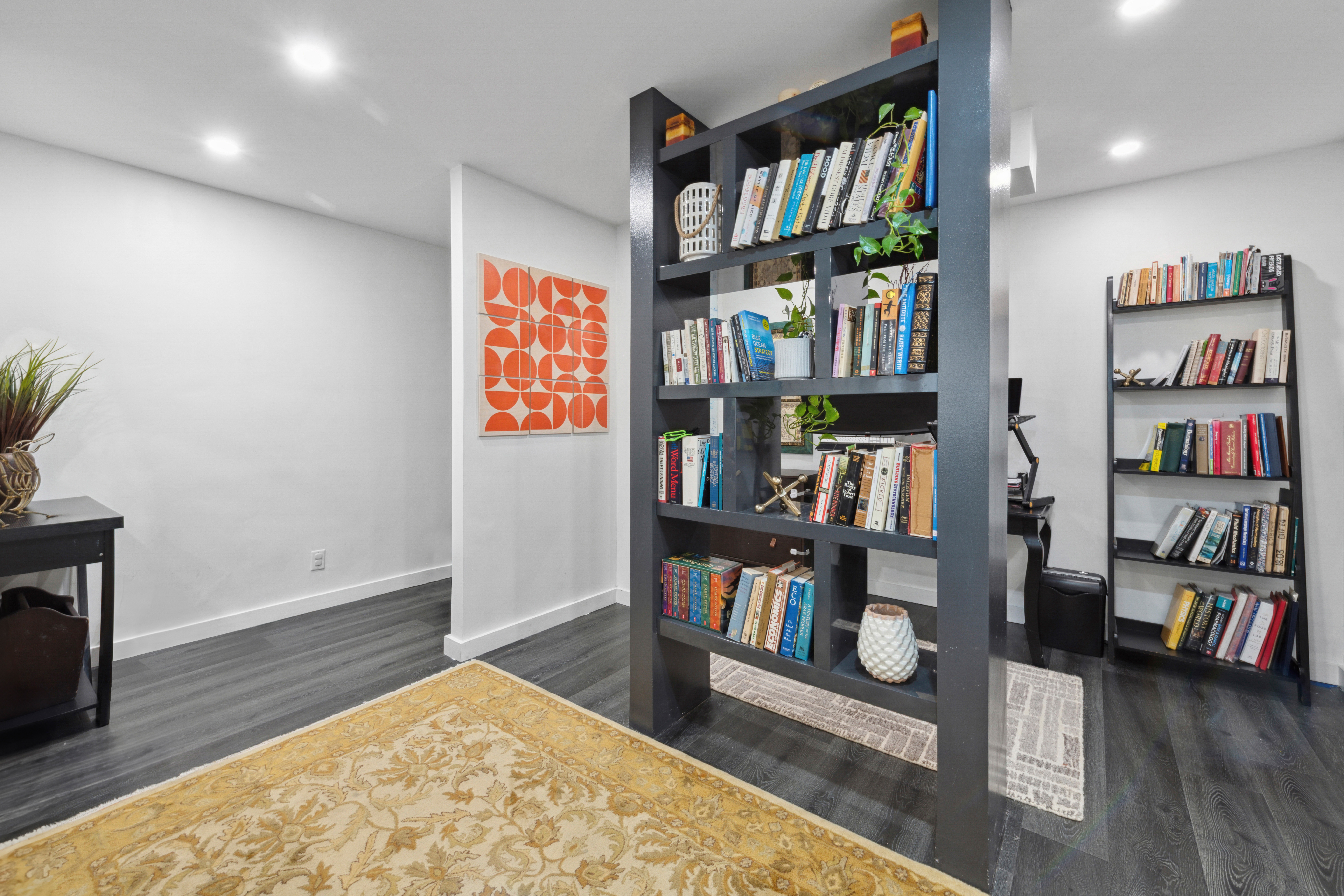 400 East 77th Street, Unit 1CD Manhattan, NY 10075 - Photo 9 of 18 a bedroom with furniture and a book shelf
