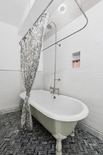 $1,250,000 | 350 East 62nd Street, Unit PHD | Lenox Hill