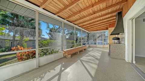 $525,000 | 2452 Whippoorwill Circle, Sarasota, FL 34231