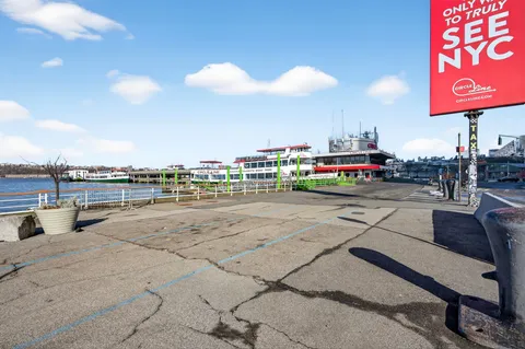 $1,590,000 | 635 West 42nd Street, Unit 23E | Hell's Kitchen