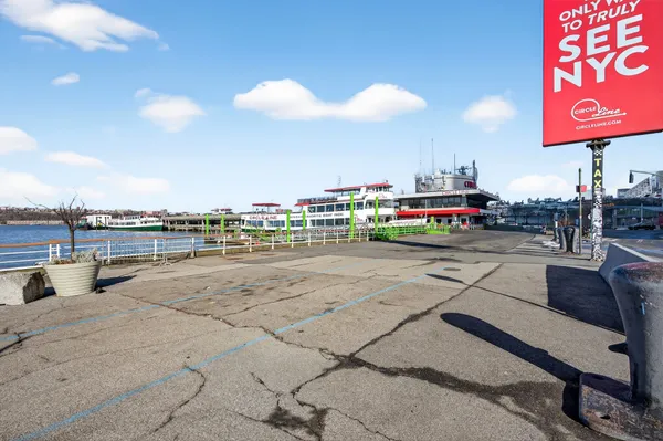 $1,590,000 | 635 West 42nd Street, Unit 23E | Hell's Kitchen