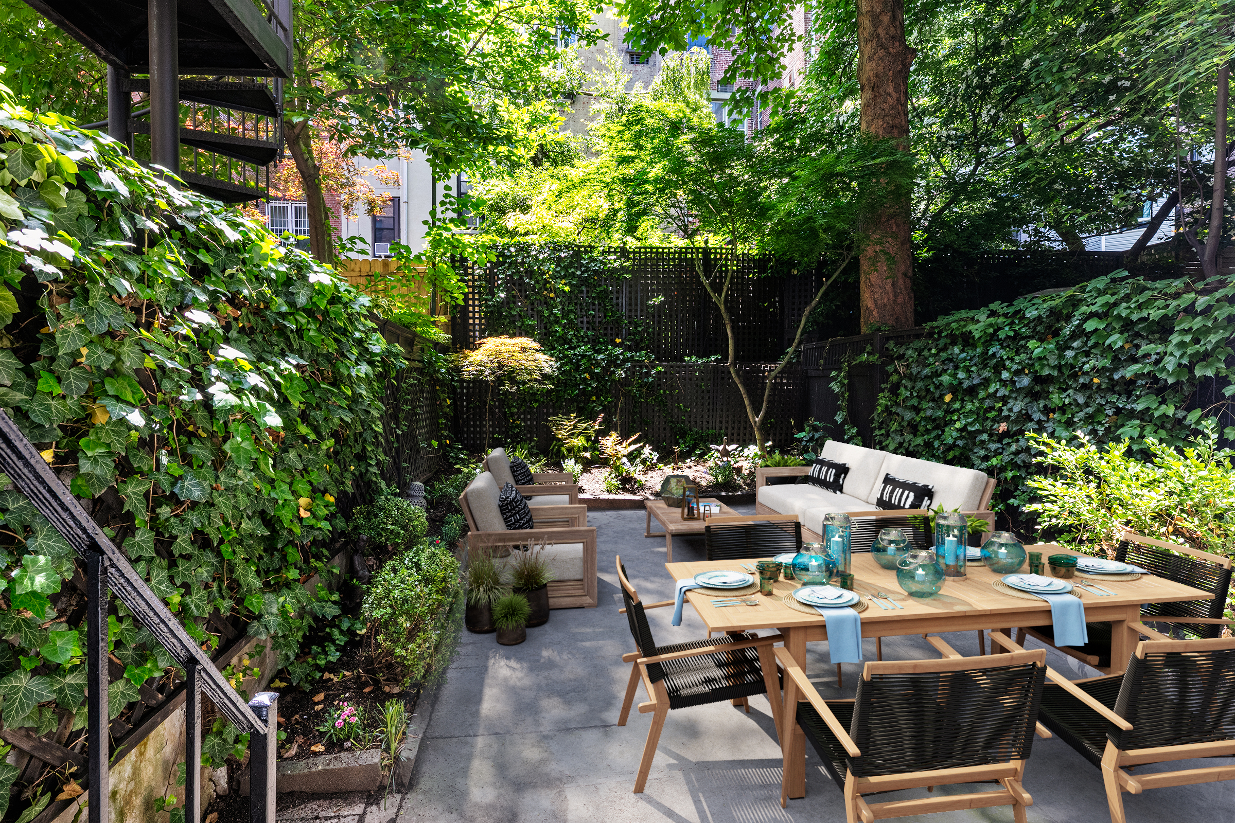 112 West 78th Street, Unit PARLOR Manhattan, NY 10024 - Photo 12 of 37 a view of backyard of a house with table and chairs