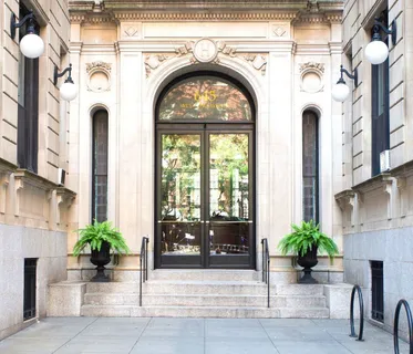 a view of entryway with a front door