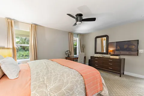 $1,200,000 | 10 Bentwood Road, Palm Beach Gardens, FL 33418