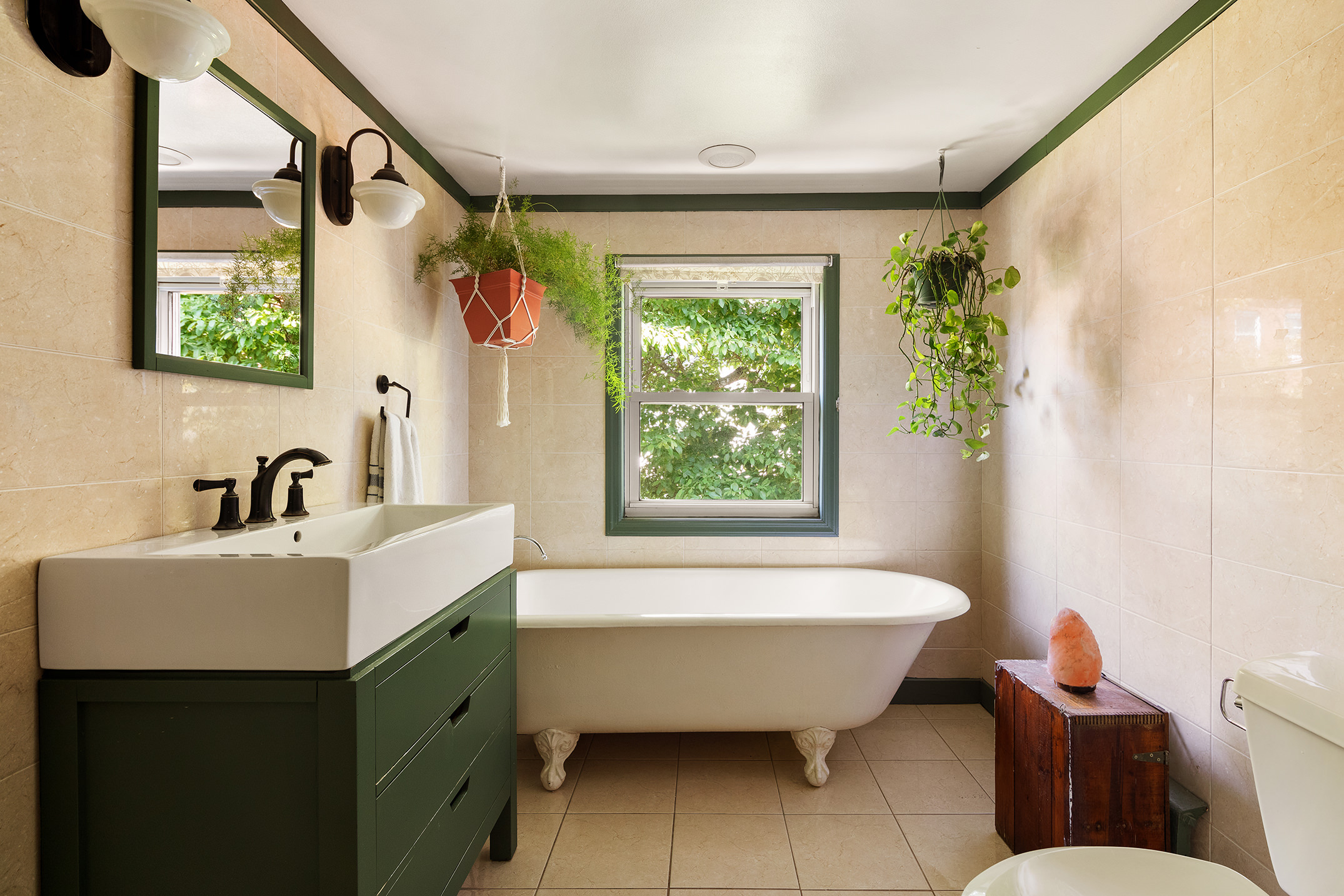123 Cambridge Place Brooklyn, NY 11238 - Photo 15 of 22 a bathroom with a bathtub sink and toilet