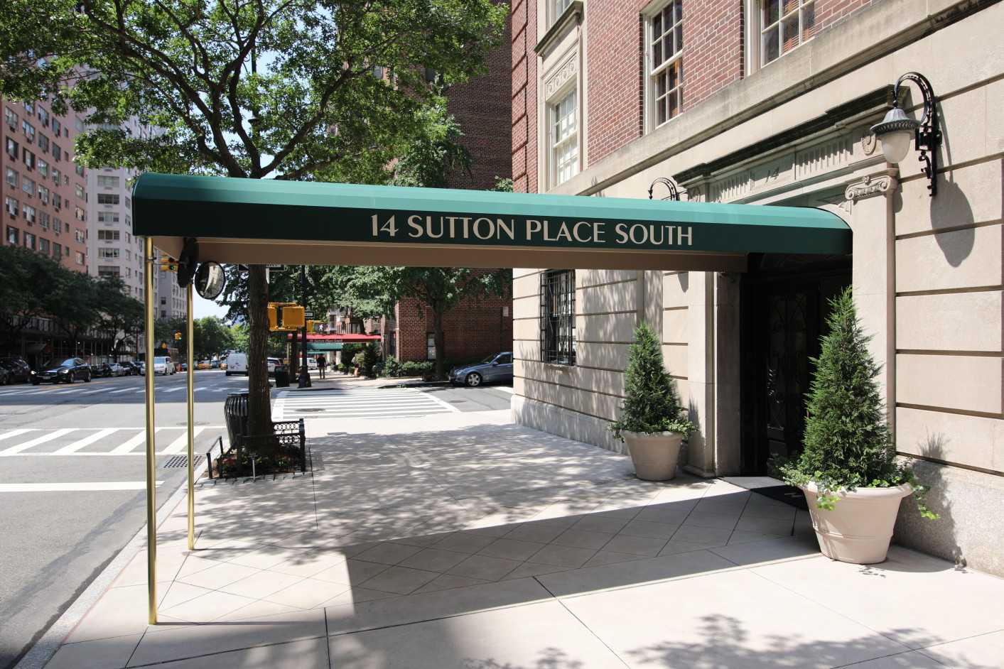 14 Sutton Place South, Unit PHA Manhattan, NY 10022 - Photo 20 of 22 a view of a building with sitting area