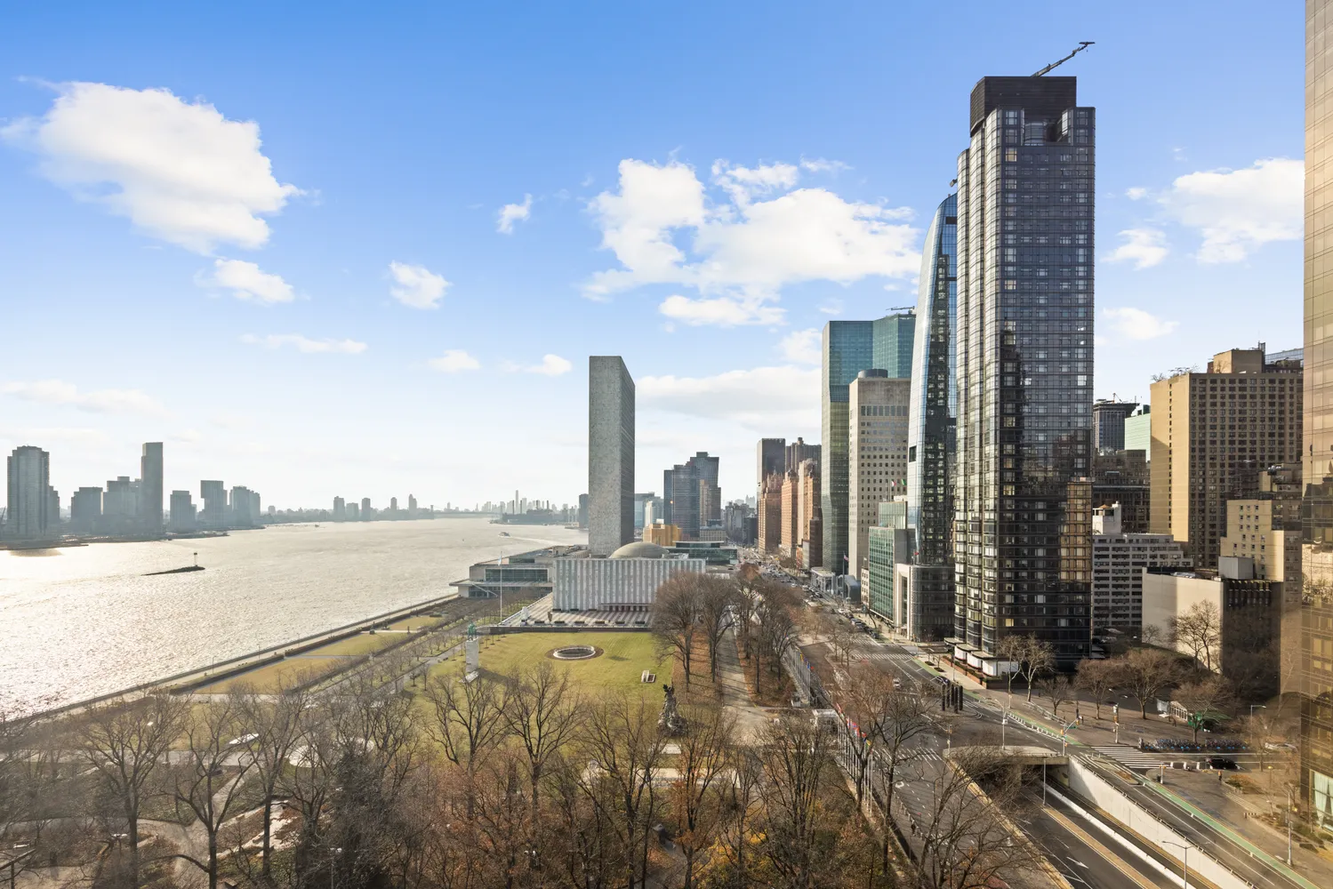 $1,550,000 | 860 United Nations Plaza, Unit 16G | Midtown East