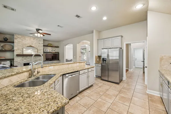 $525,000 | 14 Brook Hollow Lane, Trophy Club, TX 76262