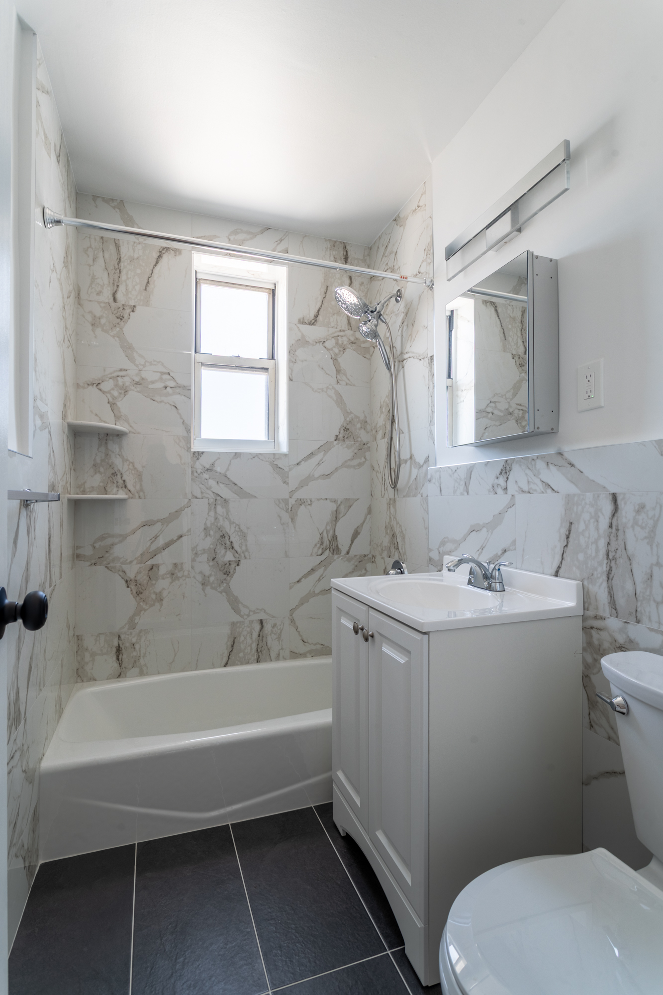 5650 Netherland Avenue, Unit 6C Bronx, NY 10471 - Photo 15 of 16 a bathroom with a sink toilet and bathtub