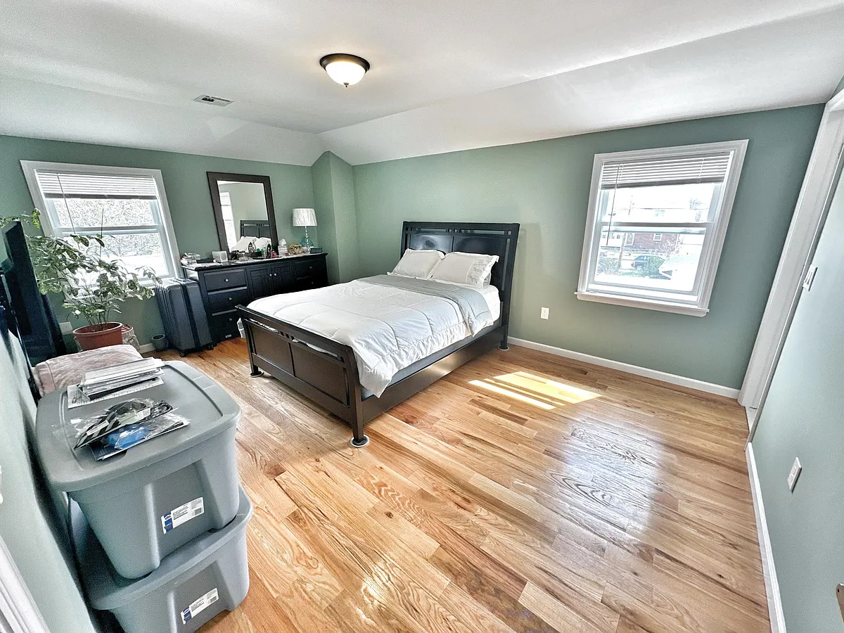253-07 Memphis Avenue, Unit 2 Queens, NY 11422 - Photo 4 of 6