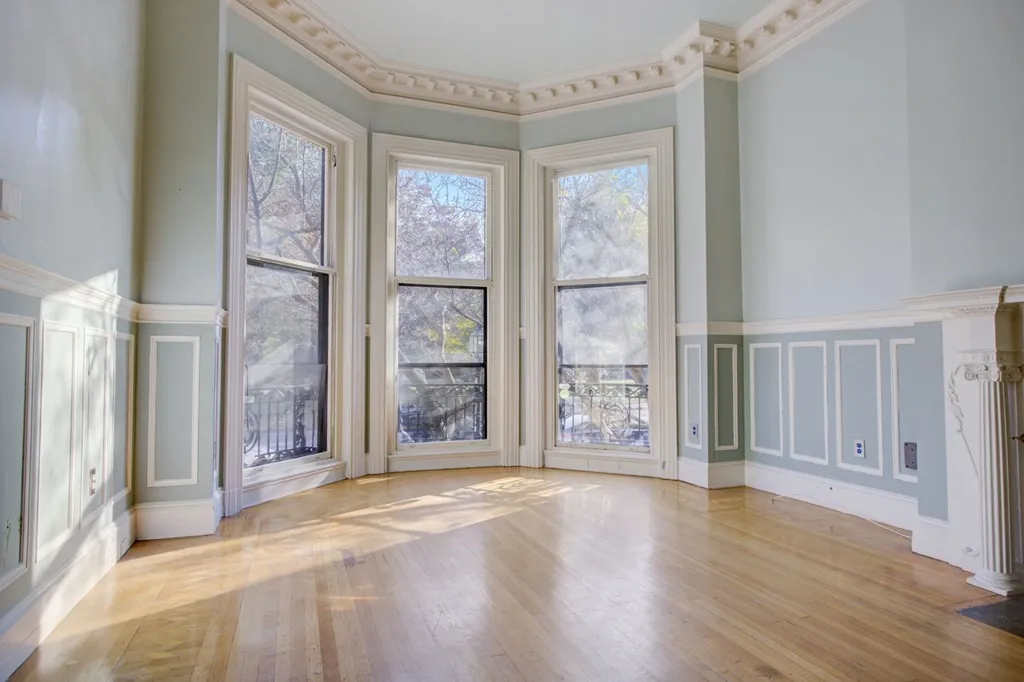 a view of livingroom with furniture and wooden floor