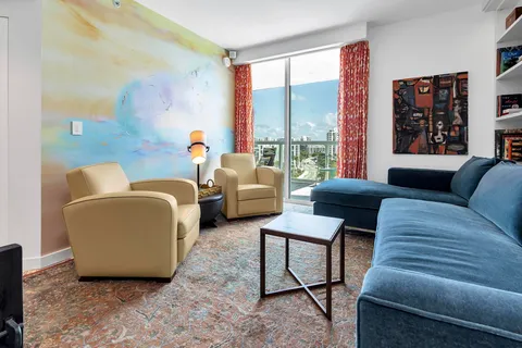 $2,295,000 | 10 Venetian Way, Unit 904, Miami Beach, FL 33139
