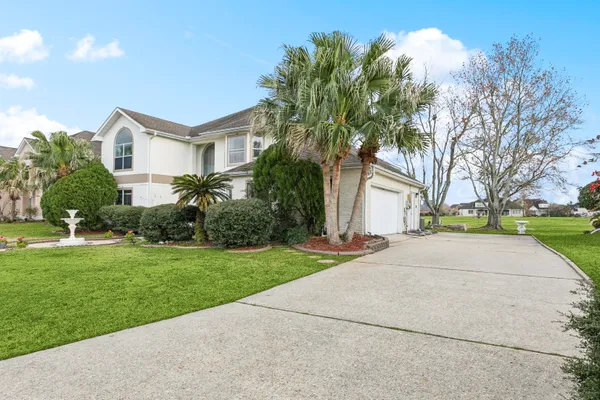 $490,000 | 1320 Lake Louise Drive, Gretna, LA 70056