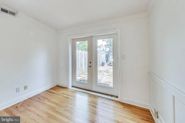 $1,200,000 | 524 10th Street Southeast, Washington, DC 20003