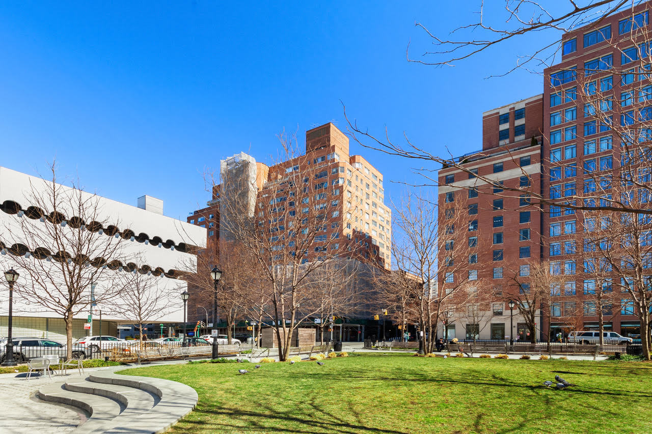 175 West 12th Street, Unit 9K Manhattan, NY 10011 - Photo 10 of 11