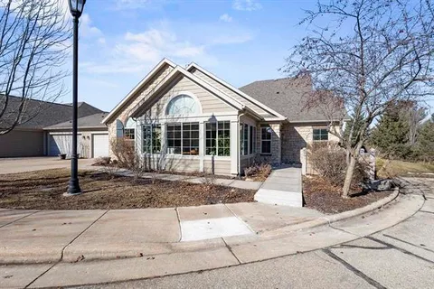 $525,000 | 10 Pond View Way, Fitchburg, WI 53711