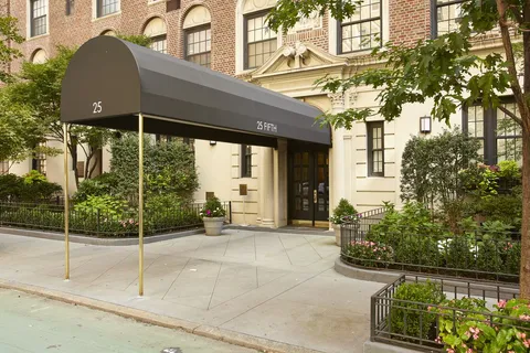 $2,500,000 | 25 5th Avenue, Unit 12F | Greenwich Village