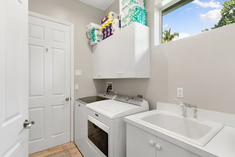 $995,000 | 27190 Driftwood Drive, Bonita Springs, FL 34135