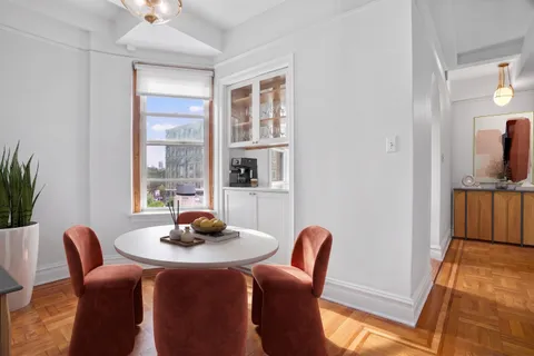 $1,050,000 | 30 West 90th Street, Unit 8A | Upper West Side
