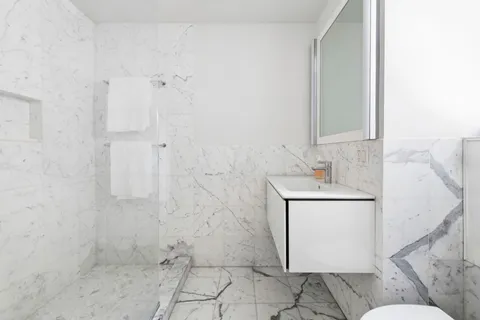 $1,895,000 | 520 East 86th Street, Unit 9B | Upper East Side