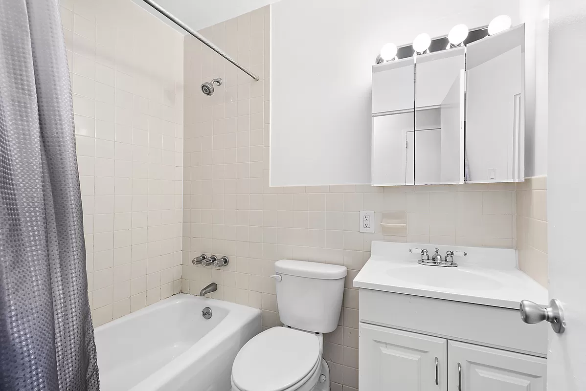 221 East 82nd Street, Unit 3D Manhattan, NY 10028 - Photo 4 of 5