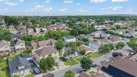$749,000 | 223 Darlington Avenue | Huguenot