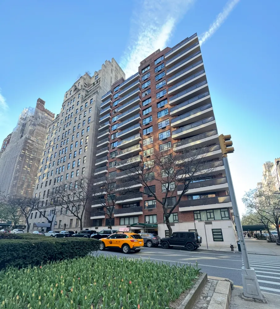 $557,000 | 750 Park Avenue, Unit 8D | Lenox Hill