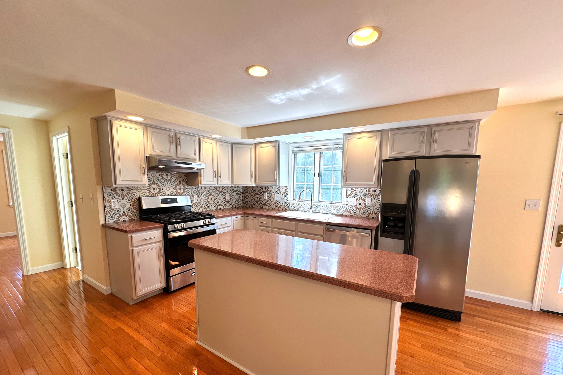 322 Lowell Street Lexington, MA 02420 - Photo 9 of 44