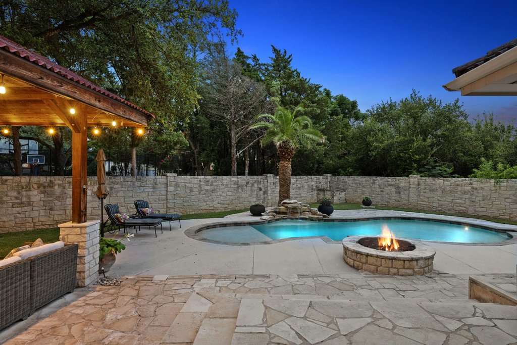 13 Sunview Road The Hills, TX 78738 - Photo 37 of 40