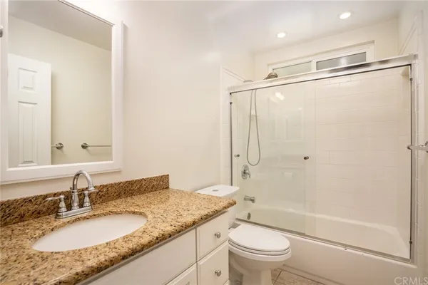 $3,195 | 301 Oswego Avenue, Huntington Beach, CA 92648