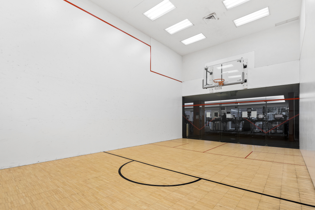 515 East 72nd Street, Unit 40E Manhattan, NY 10021 - Photo 26 of 34 a view of empty room with window