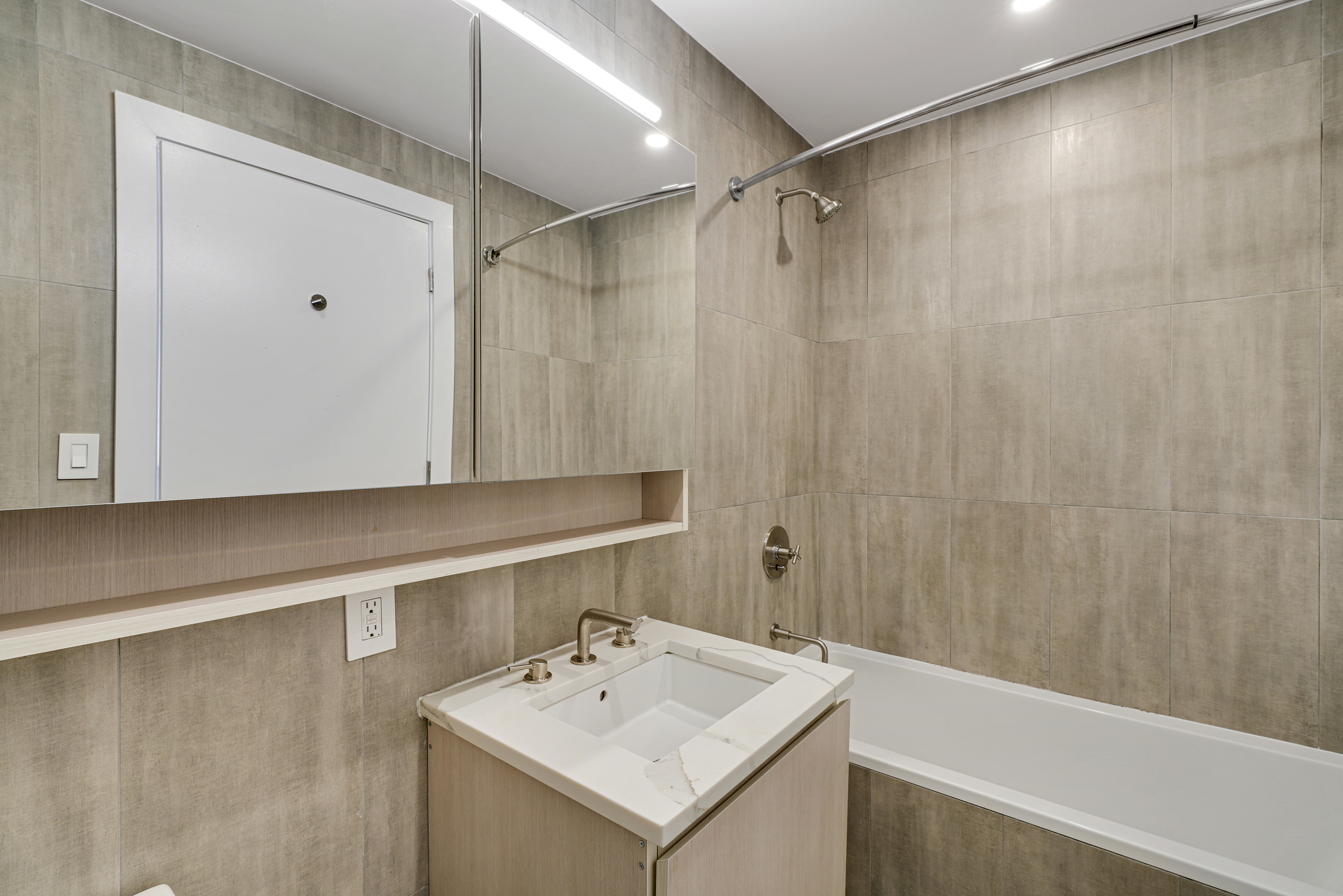 175 Spencer Street, Unit 6B Brooklyn, NY 11205 - Photo 12 of 15 a bathroom with a sink and a bathtub