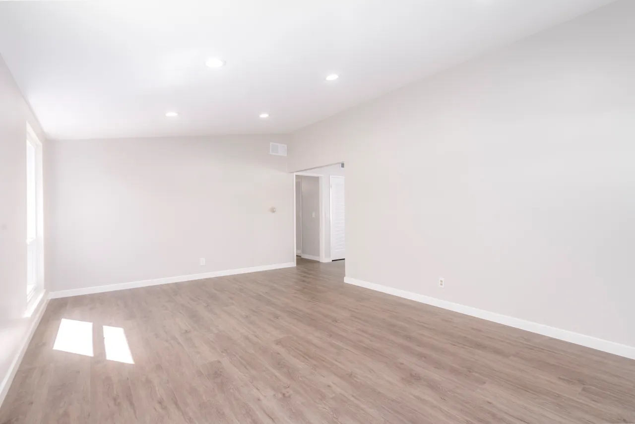 $4,995 | 2391 Westminster Avenue, Costa Mesa, CA 92627