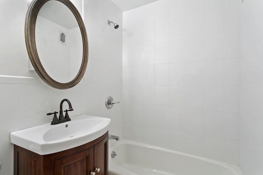 155 West 68th Street, Unit 1607 Manhattan, NY 10023 - Photo 6 of 8