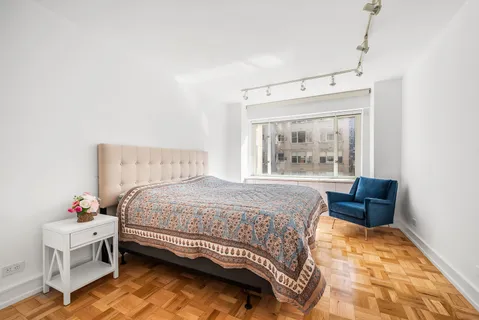 $1,195,000 | 166 East 63rd Street, Unit 7A | Lenox Hill