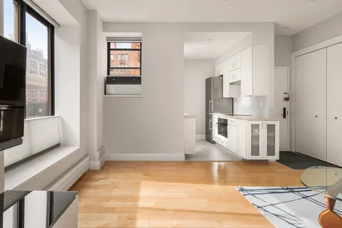 $999,000 | 23 East 10th Street, Unit 603 | Greenwich Village