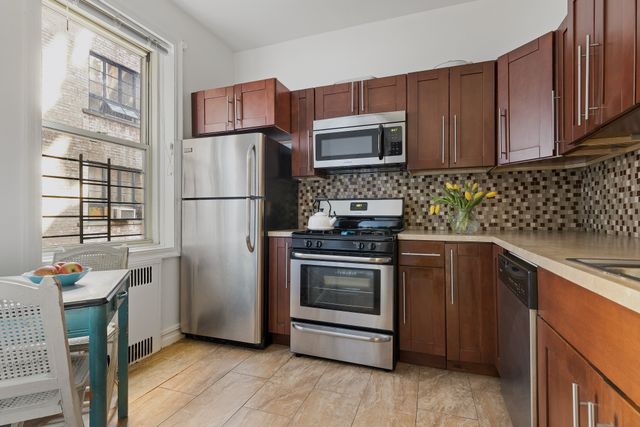 $1,100,000 | 140 8th Avenue, Unit 1L | Park Slope