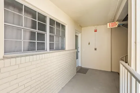 $250,000 | 2333 Indian River Boulevard, Unit 401, Vero Beach, FL 32960