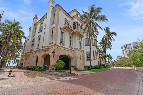 $24,000,000 | 7613 Bay Colony Drive, Naples, FL 34108