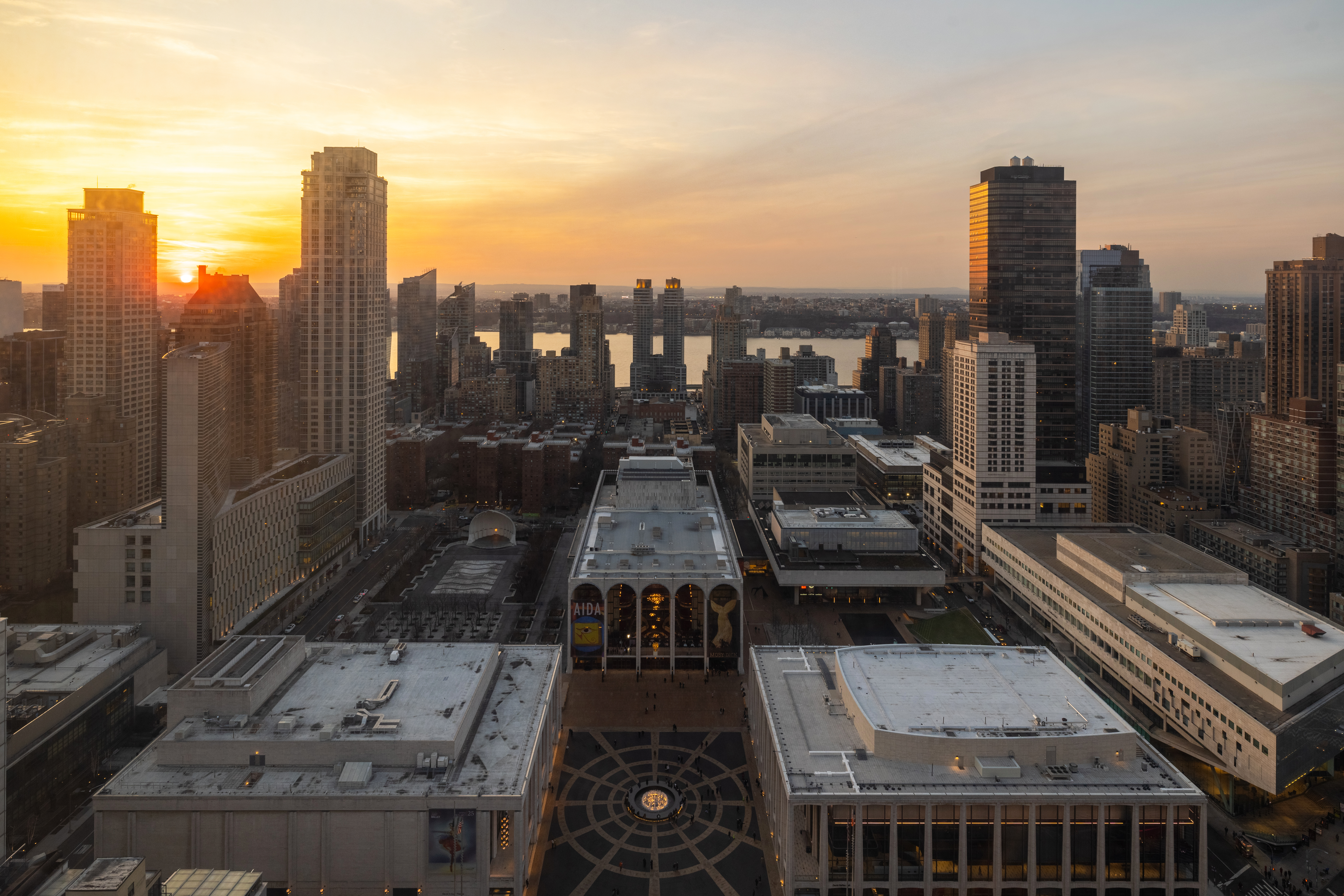 20 West 64th Street, Unit 41H Manhattan, NY 10023 - Photo 3 of 39 a view of a city