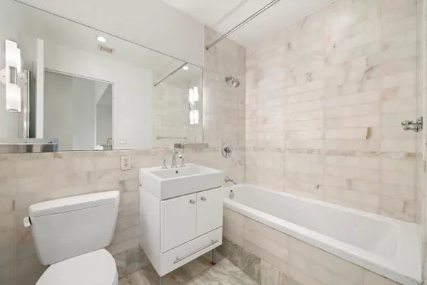 $1,150,000 | 635 West 42nd Street, Unit 2H | Hell's Kitchen