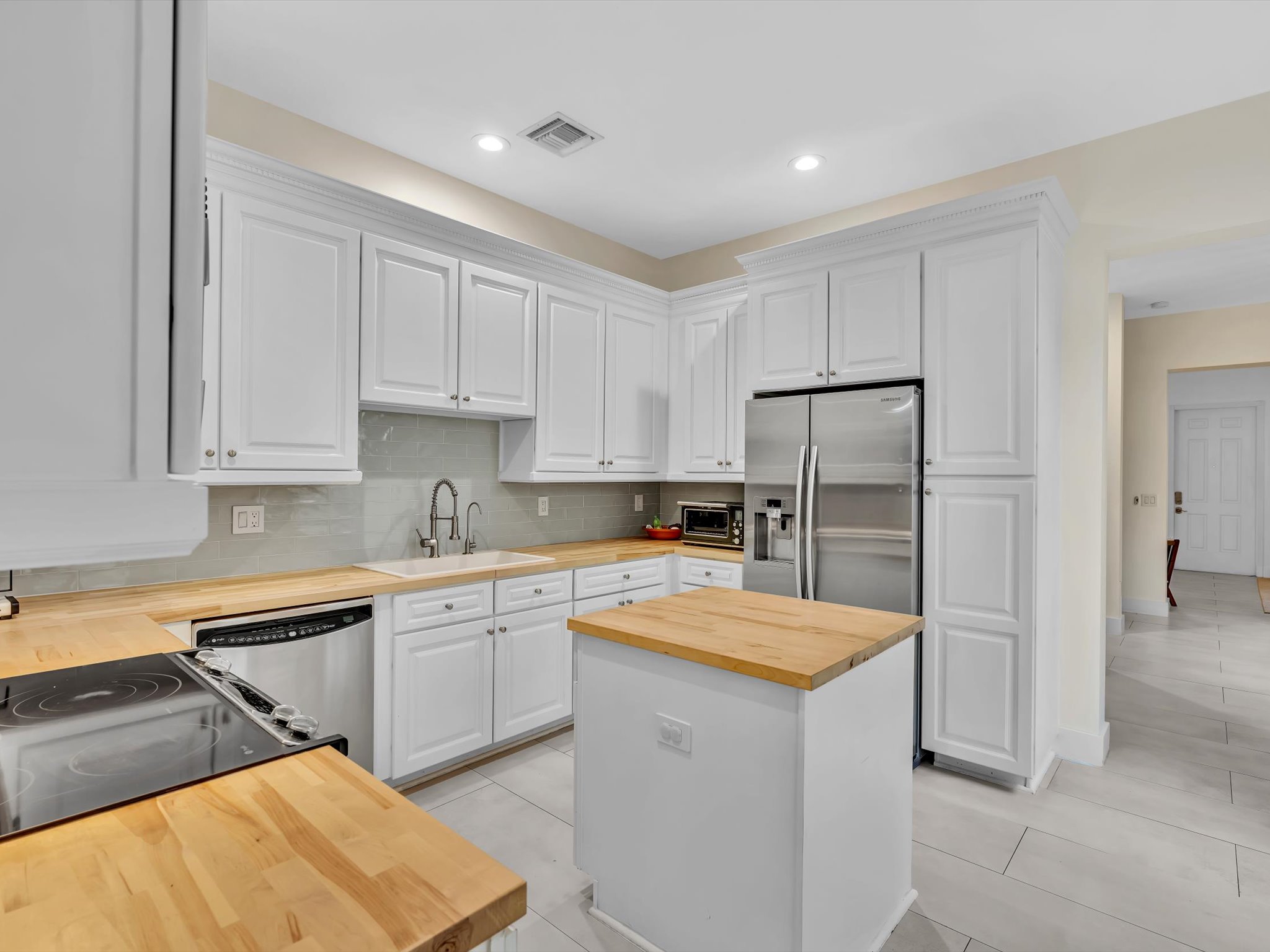 790 Northwest 83rd Lane Boca Raton, FL 33487 - Photo 21 of 60 Gallery Image 21
