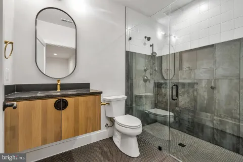 $2,925,000 | 930 Fairway Drive Northeast, Vienna, VA 22180