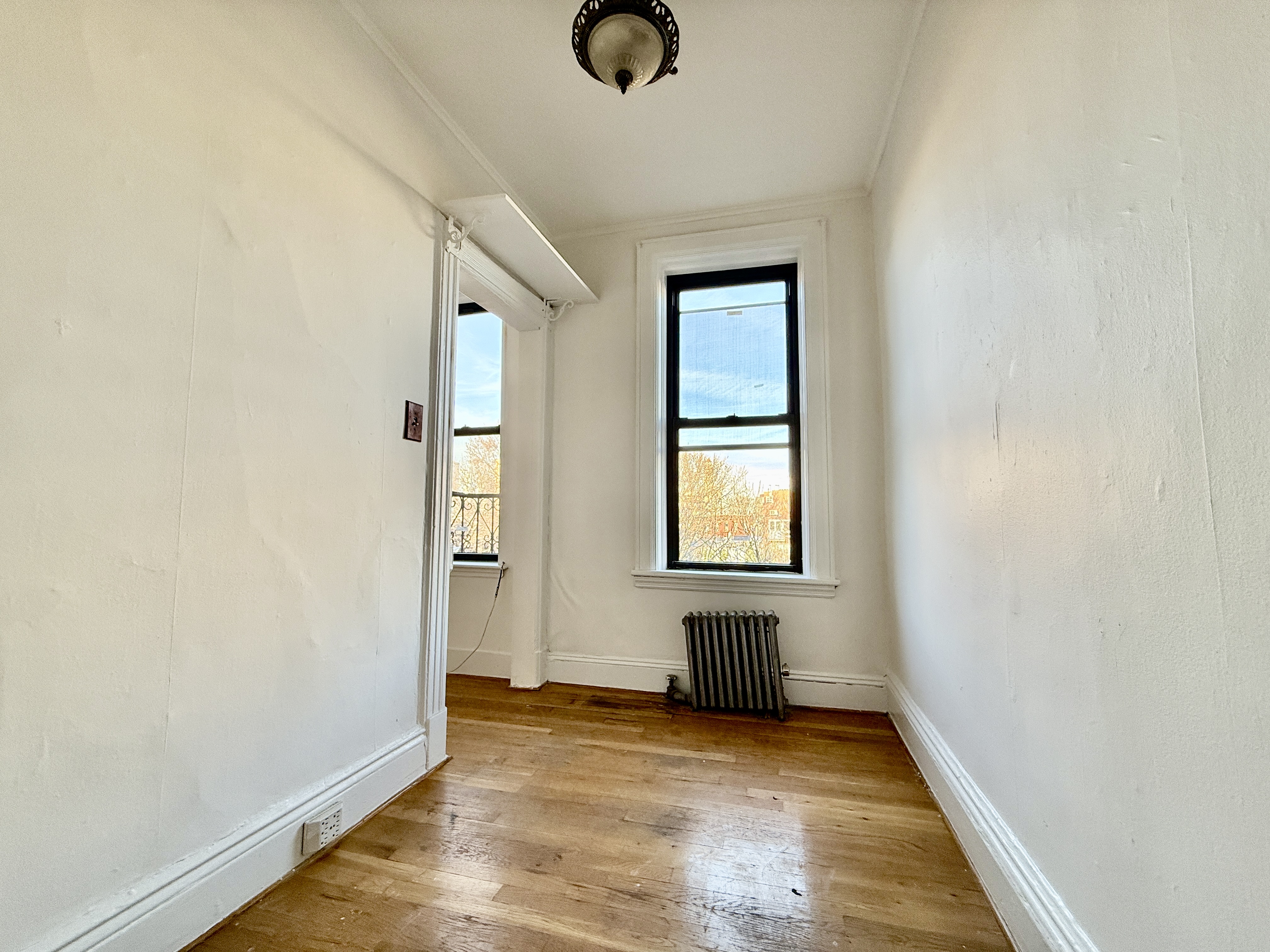 622 President Street, Unit 4 Brooklyn, NY 11215 - Photo 5 of 8 an empty room with windows